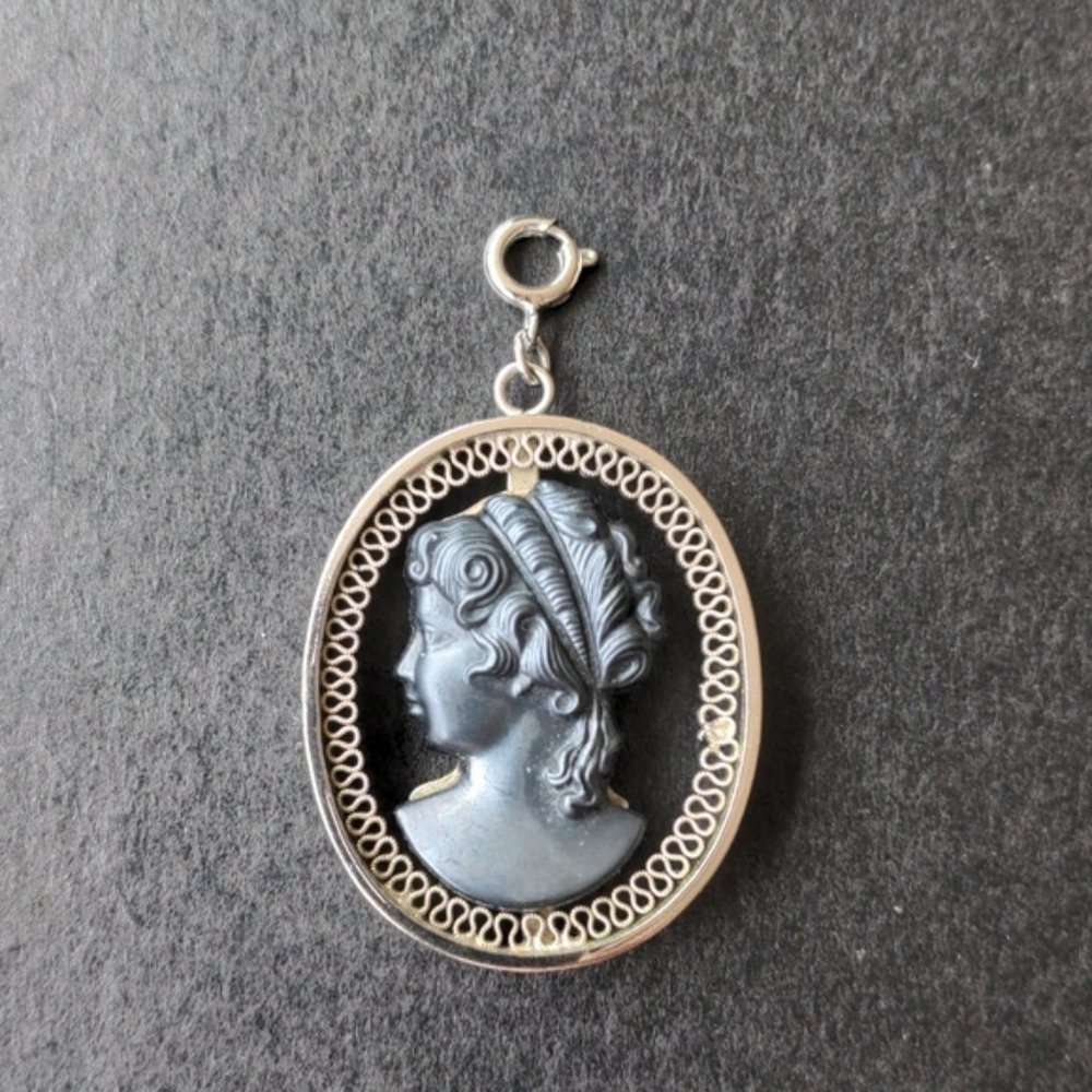 Vintage black Cameo pendant in silver tone filigree setting